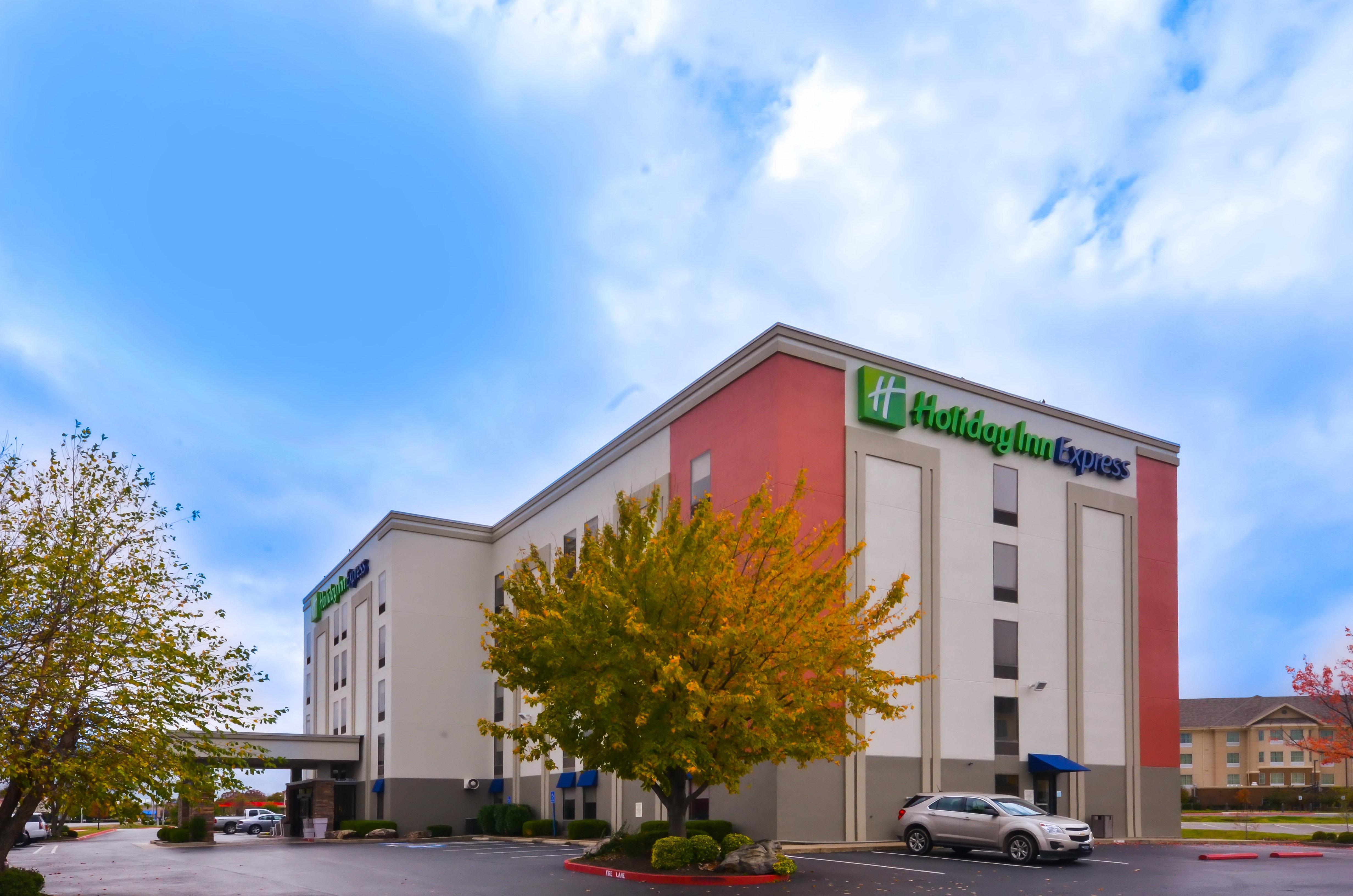 Holiday Inn Express & Suites Fayetteville University Of Arkansas Area By Ihg Kültér fotó